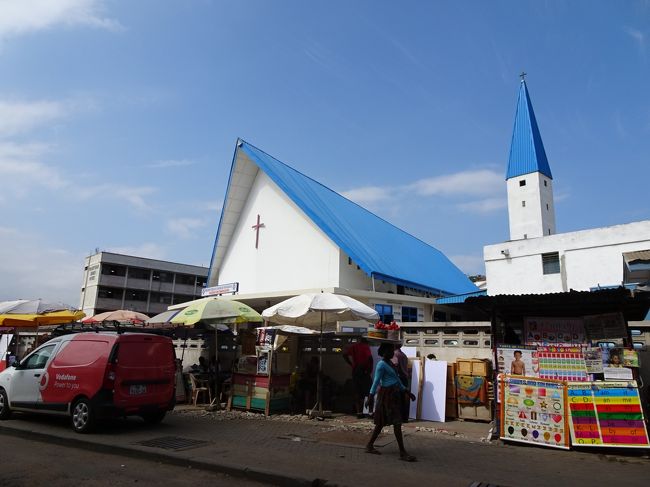 青い屋根の教会