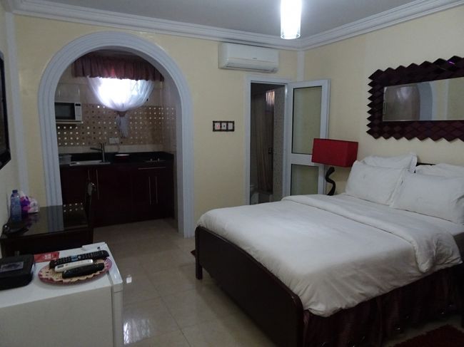 1泊約9000円。部屋は綺麗でエアコン付、ホットシャワー、wifiも使えましたが（但し容量制限あり）、レセプション・ロビー・食堂がなく、後述する朝食の問題もあったので、もう少し出してきちんとしたホテルにすれば良かったかなと思いました。