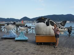 渡った先の門司にはあまり何もなかったのでｗ、そそくさと下関に戻り、唐戸市場でフグの唐揚げを食べました。
く、く、く、まいうーーー！