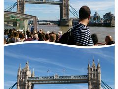 タワーブリッジ。「みんな、タイミングが良いよ！珍しく開くよ！！」と船頭さん。みんな一斉にカメラを向けます。おぉー！！この角度で撮れるのは船の特権だね！