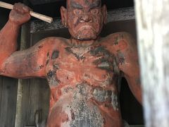 沖縄最古の木造彫刻の仁王像。