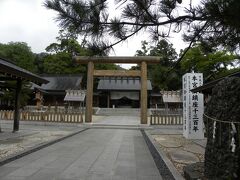 バスを降りるころには、雨はやんでいました。
ここは、丹後一之宮。
ここも出雲神社のように、お伊勢さんの神様が何年か滞在していたので元伊勢というらしい。