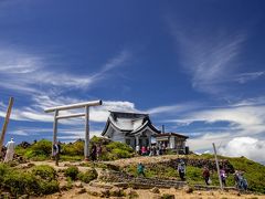 まずは刈田岳山頂（1758m）の
刈田嶺神社へ参拝しました。