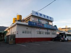 大邱地下鉄１号線の聖堂池(ソンダンモッ)駅を出て、振り返るところにある西部停留所(ソブチョンニュジャン)です。