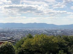 四つ辻付近から京都市街地を眺めることができます．