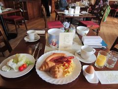 今日はハルシュタットを出発する日です。
Pension Gruener Anger でいただく最後の朝食。
毎日こんな感じでした。