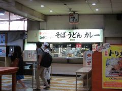 万代バスセンター１階に在る「万代そば」で遅いお昼を頂きます。

以前からずっと気に成っていた立ち食いそば屋なんですが、何故かカレーが旨いと評判なので試しに来ました、その結果は如何に？…。

＊詳細はクチコミでお願いします