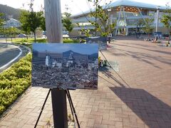 駅前広場では、震災直後の女川町の惨状を記録したパネルが展示されていました。