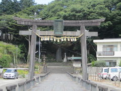 塩竈神社の鳥居の前に来ました。