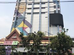 ホテルから徒歩３分くらいにあるのが
サリナデパート。
先輩方の旅行記で登場回数最多と言っても良いくらい。
それが決めてともなって、この周辺の近くのホテルを予約した。