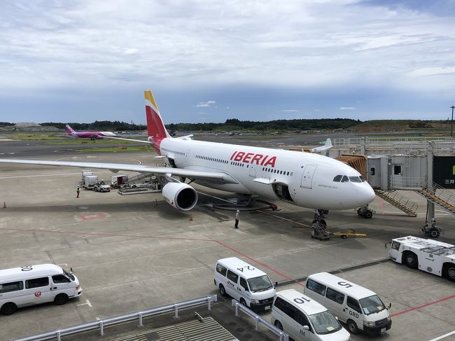 今年の夏の旅行はポルトガル<br />以前から行きたい場所の候補だったのだが、ここ数年、他の旅行に押しやられていて、ようやく成就<br />ここ最近、ツアーではいつもお世話になっている阪急交通社さんのトラピックス ポルトガル８日間のツアーに参加<br />日本に帰ってきたイベリア航空で成田出発