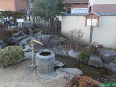 【源地の水源地井戸】
松本市内にはあちこちに井戸があります。その中でも湧水量最大。
