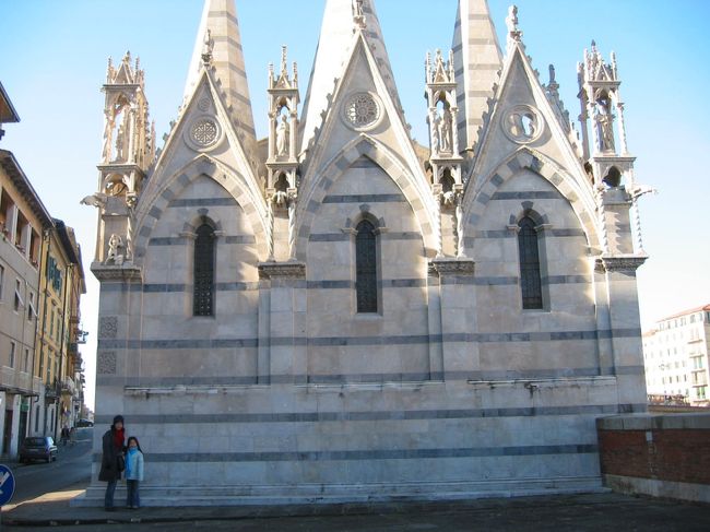 サンタ・マリア・デッラ・スピーナ教会（裏側です。）