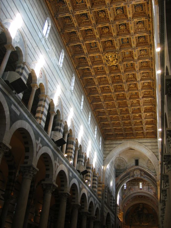 ピサのドゥオーモ内部です。