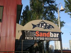 で、向かったのはサンドバー(The Sand Bar)というシーフードレストラン。

