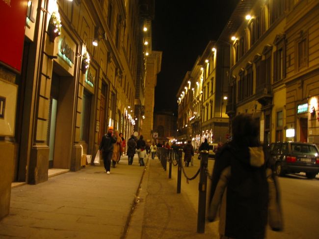 夜のフィレンツェの街