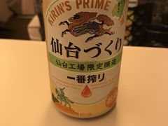 前年から計画していた夏の八重山。
準備に準備を重ねていたのに、土壇場で体調が最悪に…
注射とアドレナリンで乗り切ってやる！
重ねて台風にぶつかるらしく、飛行機もあやしい。
前日にANAのオペレーターさんと相談して、羽田から直接飛ぶことに。
急遽、東京駅まで新幹線にのります。
新幹線に乗ってたら、今日乗るはずだった飛行機の欠航メールが届く・・・
あぶなかった。