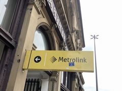 Manchester PiccadillyのMetrolink乗り場は、路面じゃなく駅の建物の中。