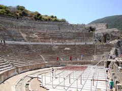 コロッセオ「円形劇場」です。

「ローマ人」により「紀元前３世紀」に建設。