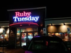 水着の洗濯をすませ、夕食はRubyTuesdayに行きます。
19時くらいにつきましたが、15分ほど待ったら案内されました。