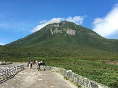 知床峠到着。
澄み渡る青空。
雄大な羅臼岳。
素晴らしい景色だった。