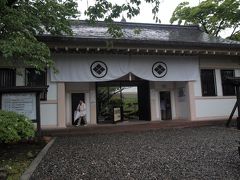 北海道唯一の藩　松前藩の居城の松前城にやってきました。
天気がいまいちで肌寒いですが仕方ありません。