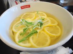 夏のおすすめはひやひや檸檬うどん、見た目も美しい。
キンキンに冷えたお出汁が最高に美味しい。
麺はもっちり、喉越しがいいですね。
