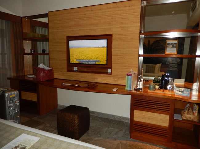 <br />　お部屋は3階。階段を昇る。ポーターさん重いカバンありがと。