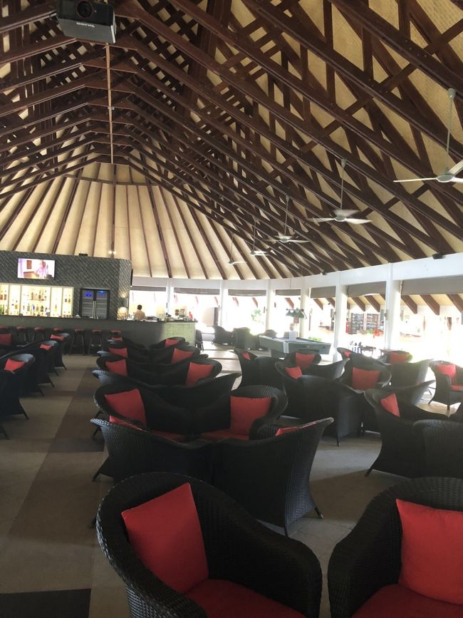 夜はバーになるエリア。バンドスは広くてお散歩もgood