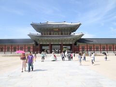 景福宮の入場門、入城には３０００ウォンが必要です。