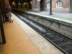 コペンハーゲン中央駅までは空港から電車ですぐです。