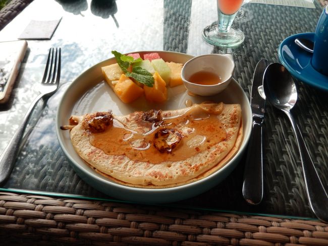 前菜、メイン、デザートから1種類づつ選べます。<br /><br />もちろん、ジュース、コーヒーも付きます。<br /><br />この日はパパイヤジュース。