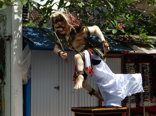 <br />　オゴオゴ。怖い顔だけど、どこかユーモラス。