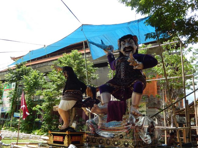 <br />　サッカー場の近くのオゴオゴ。まだ完成してない。