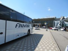 日曜日の13：50のバスでしたが、満員ではなかったので余裕で座っていけました。
30分ほどでヴァンダー空港第2ターミナルに到着。