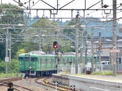 JR京都線に乗って、、、草津（滋賀県）で下車
乗り換えたのは2両編成、きれいな萌黄色のJR草津線