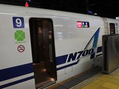 N700A系です。ロゴのAが大きいのが初めからA（アドバンス）です。