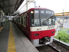 金沢八景駅で逗子方面に乗り換えます。