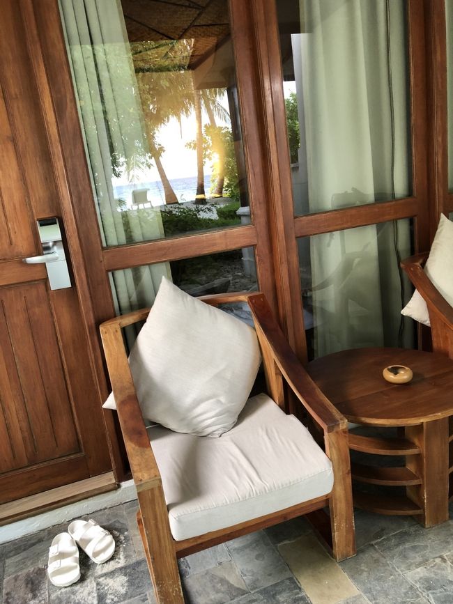 玄関にイスとテーブルがありこれも何かと便利でした