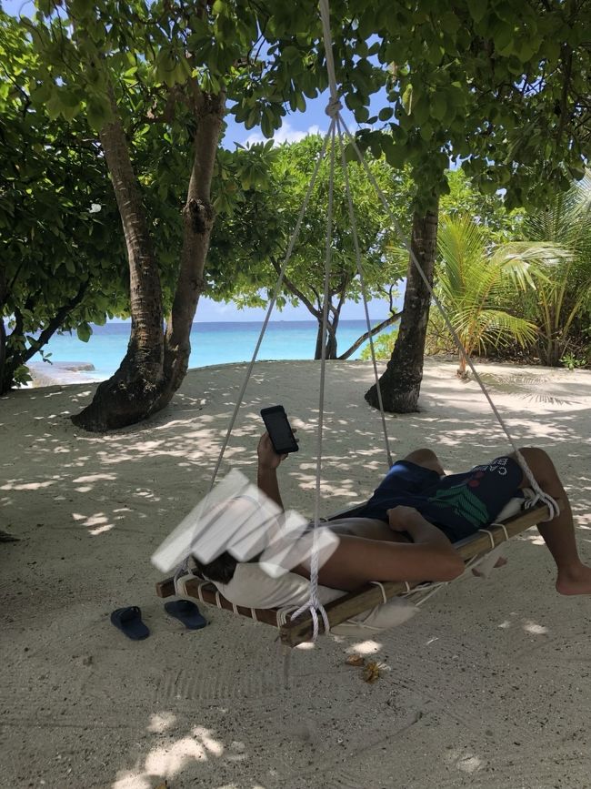 部屋の前にはハンモックもありました