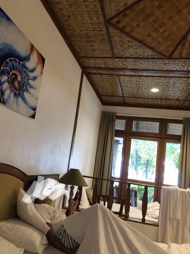 部屋でくつろいだり