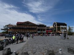 富士山駅からバスで1時間ほどで富士スバルライン五合目に到着。