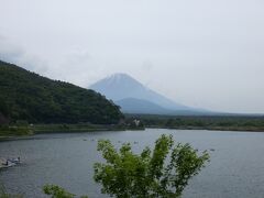 精進湖　子抱き富士
