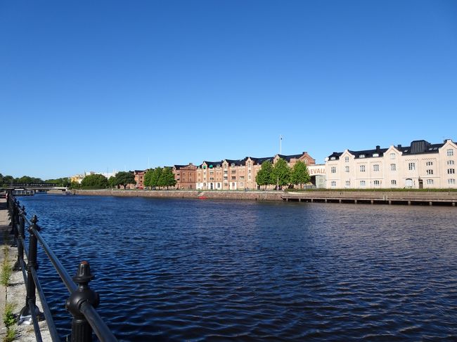 航空祭会場方面の鉄道に乗る前に、Gävle駅周辺を散策しました。<br />海なのか河口なのかどっちなのだろうという位置