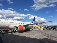 スカンジナビア航空を利用し、スウェーデンに向かいます。
成田空港からコペンハーゲン空港（デンマーク）でストックホルム・アーランダ空港（スウェーデン）行きに乗換えです。

EUなのでコペンハーゲンでイミグレです。