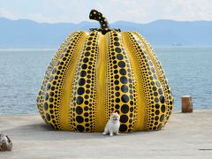 黄かぼちゃ　港の赤かぼちゃとともに有名な作品
記念写真を撮ってるワンコがかわいかったです。