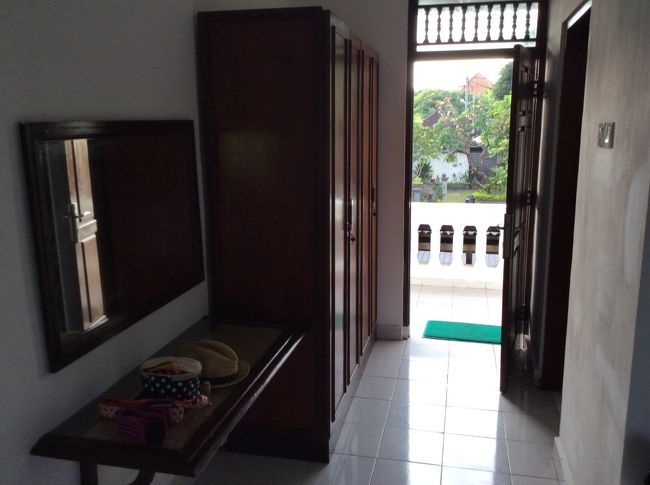 玄関ドア付近にはクローゼットもあり