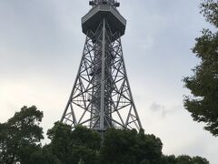 【名古屋テレビ塔】

久屋大通公園に立つ日本で最初に完成した集約電波塔（高さ180m）