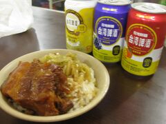 続いて南豐魯肉飯で名物魯肉飯を食べる。
人気店らしく大変混雑している。
高雄は台湾独特のスパイスの味付けを感じることが少なく、日本人も食べやすい味だと感じる。
2日目終了。ホテルに戻る。