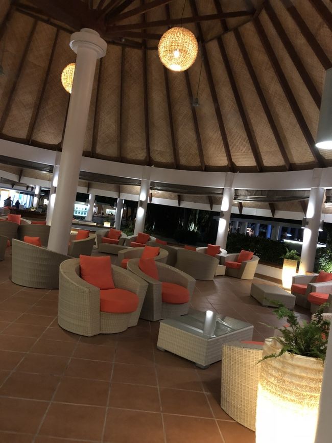 夜のロビーも素敵